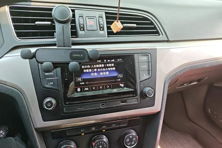 Used Volkswagen Lamando 2015 230TSI Manual Trend Edition Audio And AC Panel