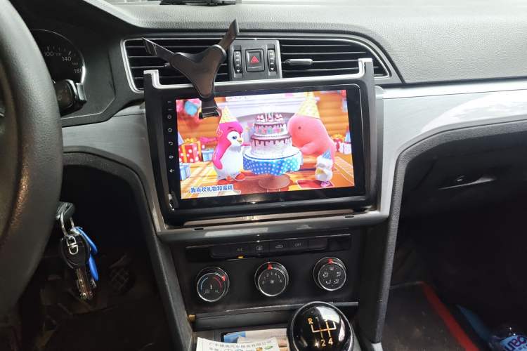 Used Volkswagen Lamando 2015 230TSI Manual Trend Edition Audio And AC Panel