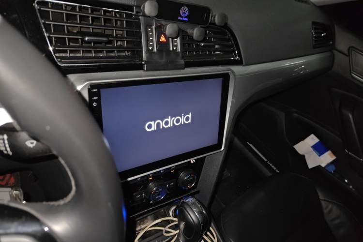 Used Volkswagen Lamando 2015 280TSI DSG Comfort Edition Audio And AC Panel