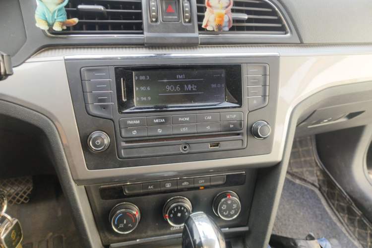 Used Volkswagen Lamando 2015 230TSI DSG Fashion Edition Audio And AC Panel