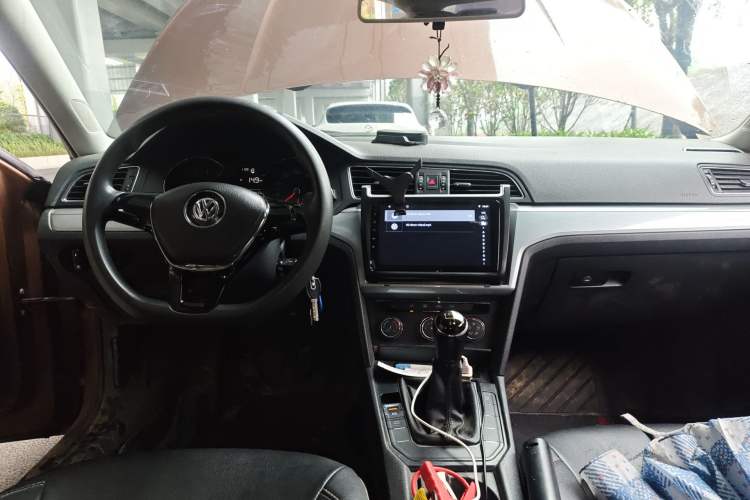 Used Volkswagen Lamando 2015 230TSI Manual Trend Edition Center Console