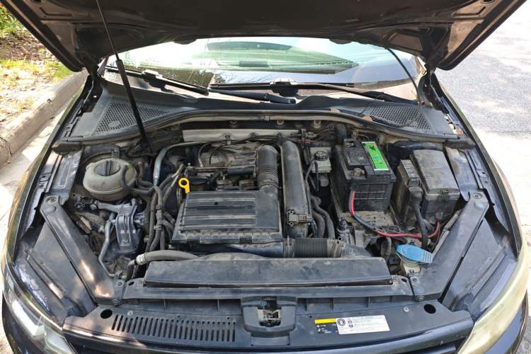 Used Volkswagen Lamando 2015 230TSI Manual Trend Edition Engine Bay