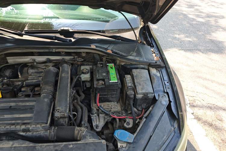 Used Volkswagen Lamando 2015 230TSI Manual Trend Edition Engine Bay Left