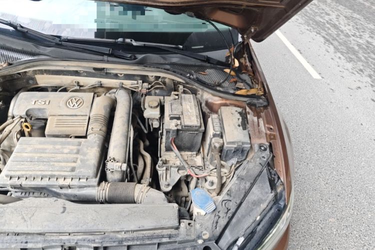 Used Volkswagen Lamando 2015 230TSI Manual Trend Edition Engine Bay Left