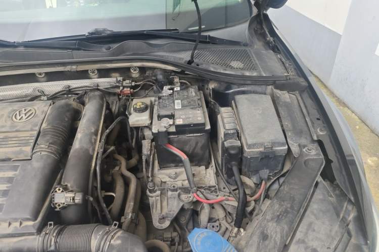 Used Volkswagen Lamando 2015 280TSI DSG Comfort Edition Engine Bay Left