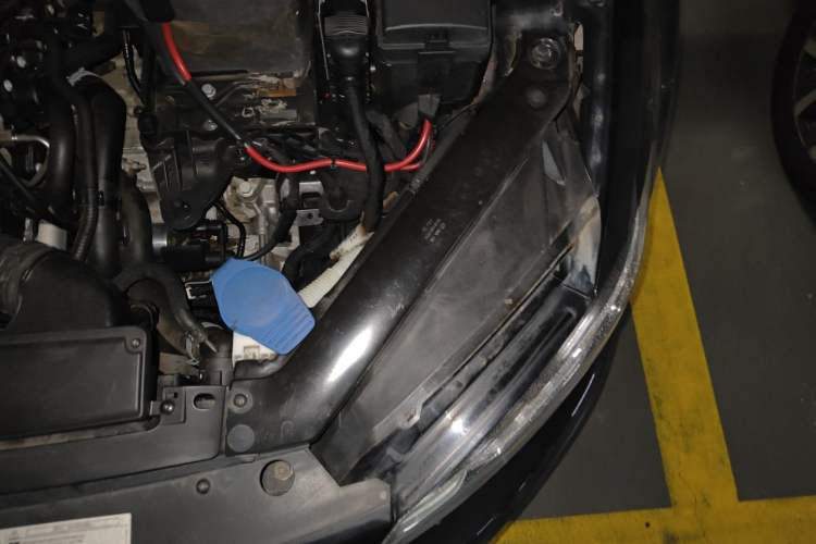 Used Volkswagen Lamando 2015 280TSI DSG Comfort Edition Engine Bay Left