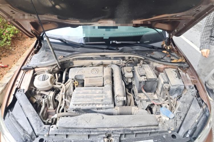 Used Volkswagen Lamando 2015 230TSI Manual Trend Edition Engine Bay