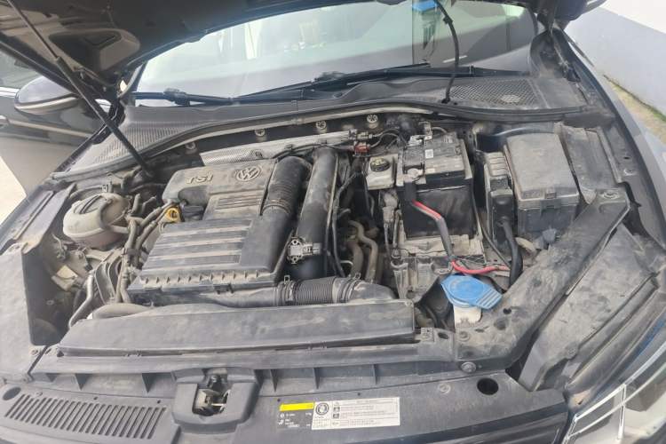 Used Volkswagen Lamando 2015 280TSI DSG Comfort Edition Engine Bay