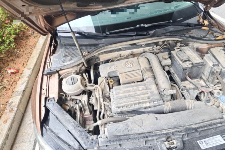 Used Volkswagen Lamando 2015 230TSI Manual Trend Edition Engine Bay Right