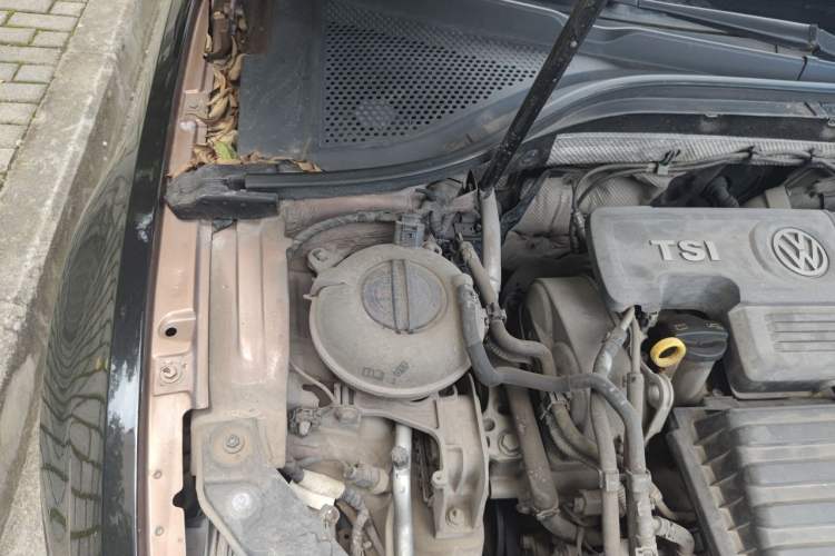 Used Volkswagen Lamando 2015 280TSI DSG Comfort Edition Engine Bay Right