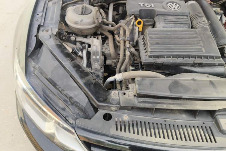 Used Volkswagen Lamando 2015 230TSI DSG Fashion Edition Engine Bay Right