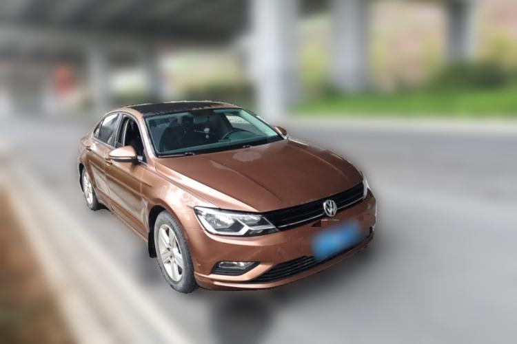 Used Volkswagen Lamando 2015 230TSI Manual Trend Edition Front Right 45 Deg