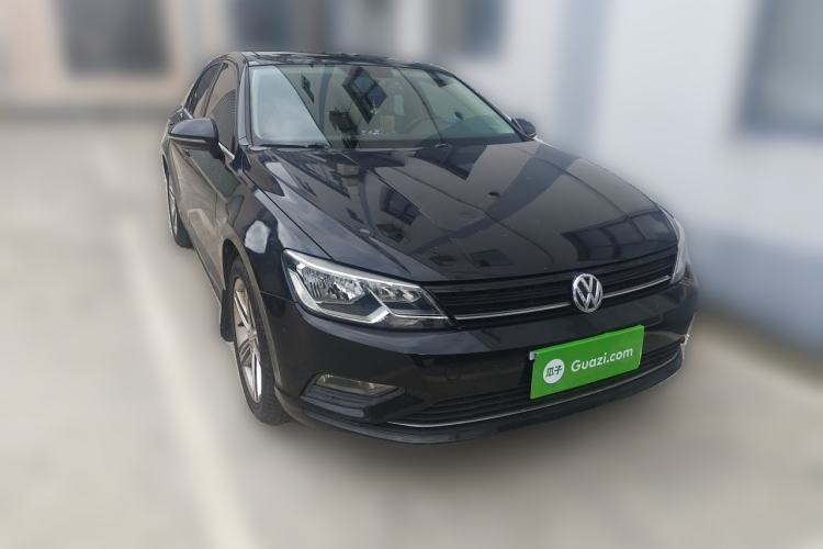 Used Volkswagen Lamando 2015 280TSI DSG Comfort Edition Front Right 45 Deg