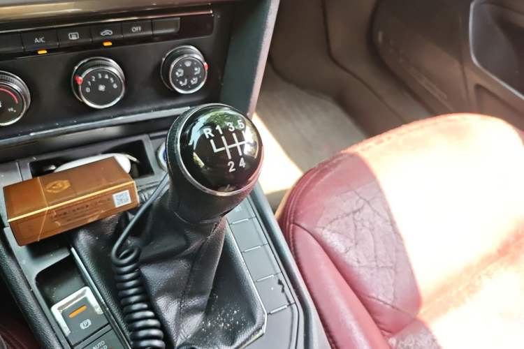 Used Volkswagen Lamando 2015 230TSI Manual Trend Edition Gear Lever