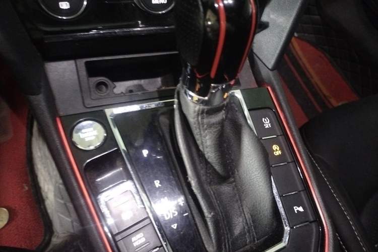 Used Volkswagen Lamando 2015 330TSI DSG Luxury Edition Gear Lever