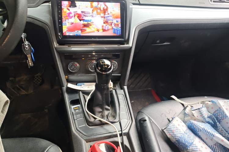 Used Volkswagen Lamando 2015 230TSI Manual Trend Edition Gear Lever