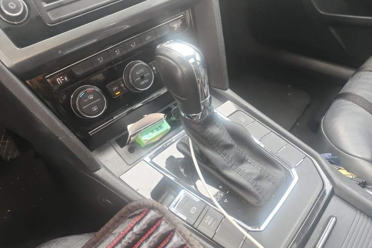 Used Volkswagen Lamando 2015 280TSI DSG Comfort Edition Gear Lever