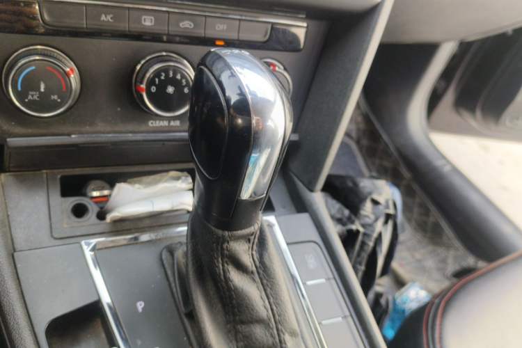 Used Volkswagen Lamando 2015 230TSI DSG Fashion Edition Gear Lever