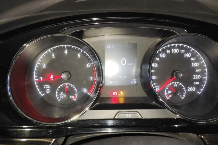 Used Volkswagen Lamando 2015 280TSI Manual Comfort Edition Instrument Cluster