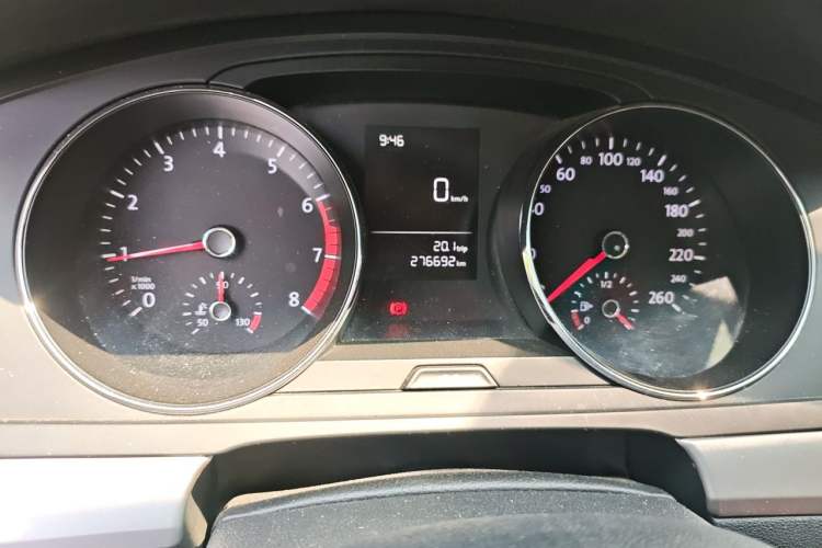 Used Volkswagen Lamando 2015 230TSI Manual Trend Edition Odometer Close Up