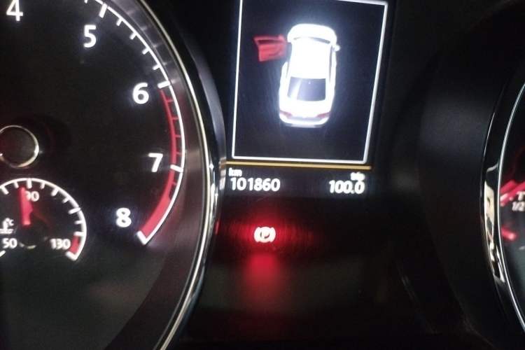 Used Volkswagen Lamando 2015 330TSI DSG Luxury Edition Odometer Close Up