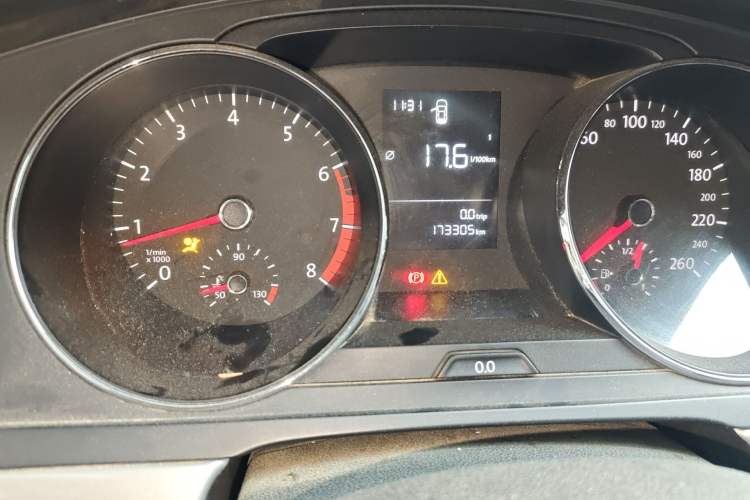 Used Volkswagen Lamando 2015 230TSI Manual Trend Edition Odometer Close Up