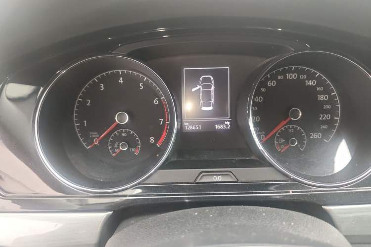 Used Volkswagen Lamando 2015 280TSI DSG Comfort Edition Odometer Close Up