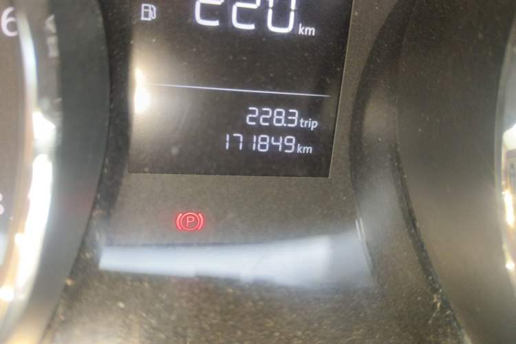 Used Volkswagen Lamando 2015 230TSI DSG Fashion Edition Odometer Close Up