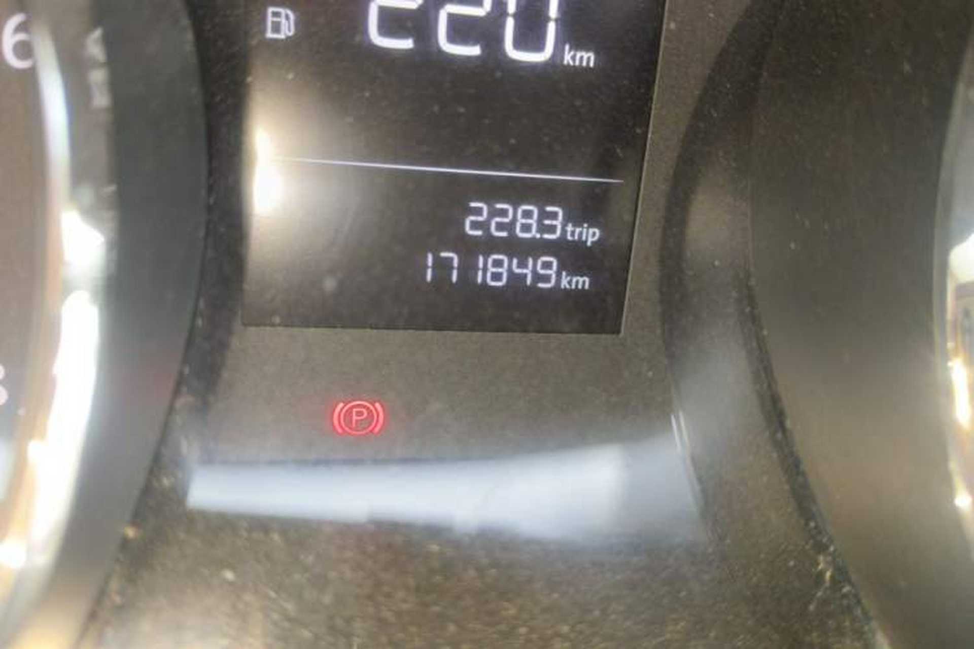 Used Volkswagen Lamando 2015 230TSI DSG Fashion Edition Odometer Close Up