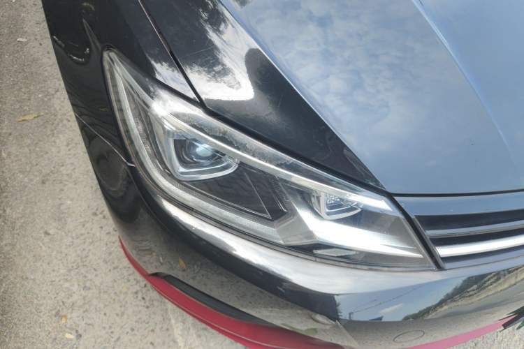 Used Volkswagen Lamando 2015 280TSI DSG Comfort Edition Right Front Headlight