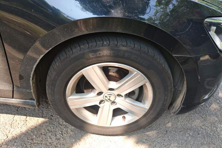 Used Volkswagen Lamando 2015 230TSI Manual Trend Edition Right Front Wheel Hub