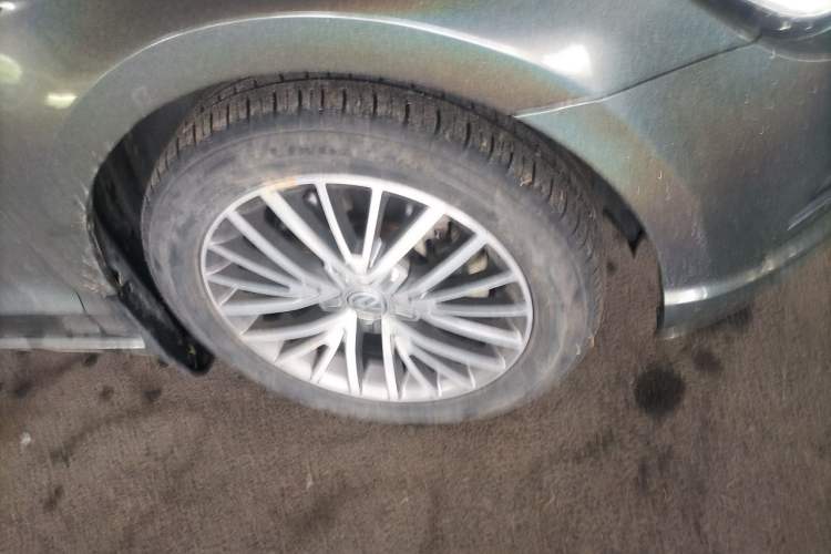 Used Volkswagen Lamando 2015 330TSI DSG Luxury Edition Right Front Wheel Hub