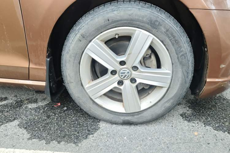 Used Volkswagen Lamando 2015 230TSI Manual Trend Edition Right Front Wheel Hub