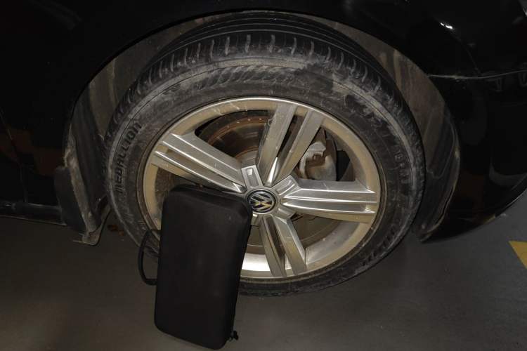 Used Volkswagen Lamando 2015 280TSI DSG Comfort Edition Right Front Wheel Hub