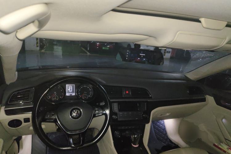 Used Volkswagen Lamando 2015 280TSI DSG Comfort Edition Center Console