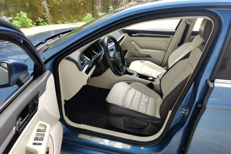 Used Volkswagen Lamando 2015 280TSI DSG Comfort Edition Driver Seat