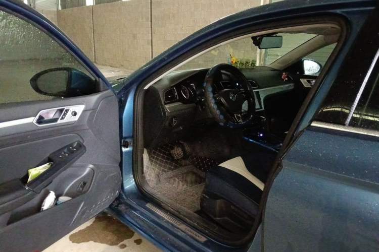 Used Volkswagen Lamando 2015 330TSI DSG Comfort Edition Driver Seat