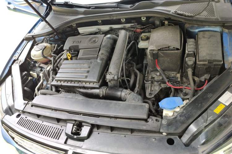 Used Volkswagen Lamando 2015 280TSI DSG Comfort Edition Engine Bay