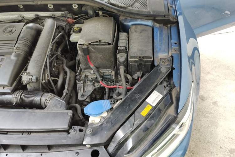 Used Volkswagen Lamando 2015 280TSI DSG Comfort Edition Engine Bay Left