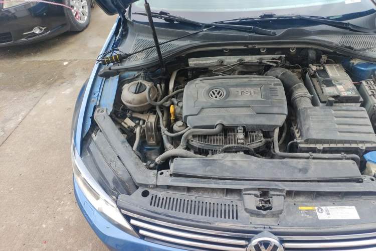 Used Volkswagen Lamando 2015 330TSI DSG Luxury Edition Engine Bay Right