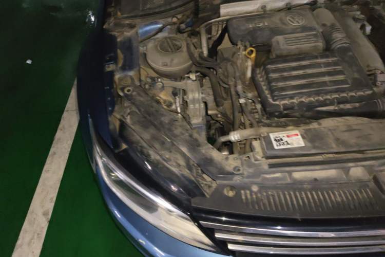Used Volkswagen Lamando 2015 280TSI DSG Comfort Edition Engine Bay Right