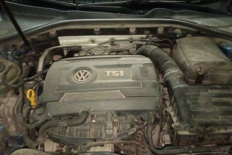 Used Volkswagen Lamando 2015 330TSI DSG Comfort Edition Engine Bay