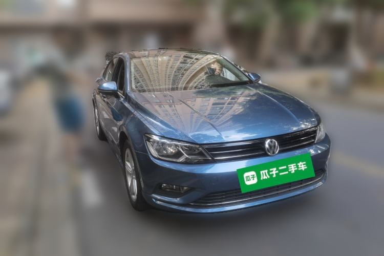 Used Volkswagen Lamando 2015 330TSI DSG Comfort Edition Front Right 45 Deg