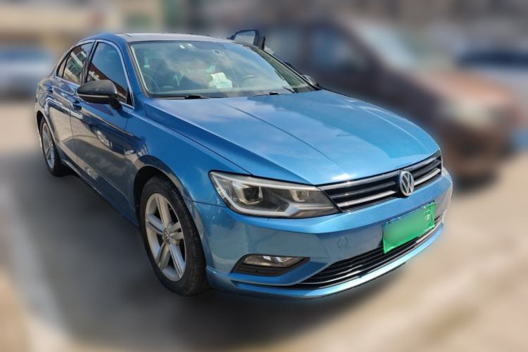 Used Volkswagen Lamando 2015 280TSI DSG Comfort Edition Front Right 45 Deg