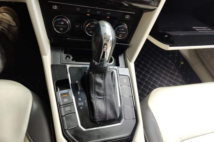 Used Volkswagen Lamando 2015 280TSI DSG Comfort Edition Gear Lever