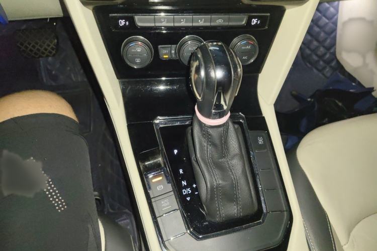 Used Volkswagen Lamando 2015 280TSI DSG Comfort Edition Gear Lever