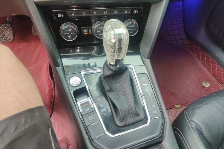 Used Volkswagen Lamando 2015 330TSI DSG Luxury Edition Gear Lever