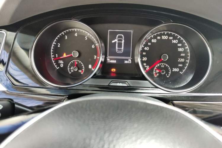 Used Volkswagen Lamando 2015 280TSI DSG Comfort Edition Odometer Close Up