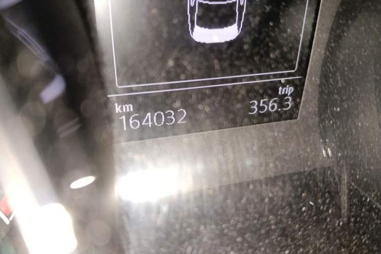 Used Volkswagen Lamando 2015 330TSI DSG Comfort Edition Odometer Close Up