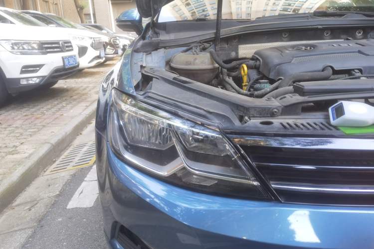 Used Volkswagen Lamando 2015 330TSI DSG Comfort Edition Right Front Headlight